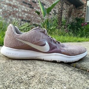 Women’s Nike Flex Trainer 8 size 9.5